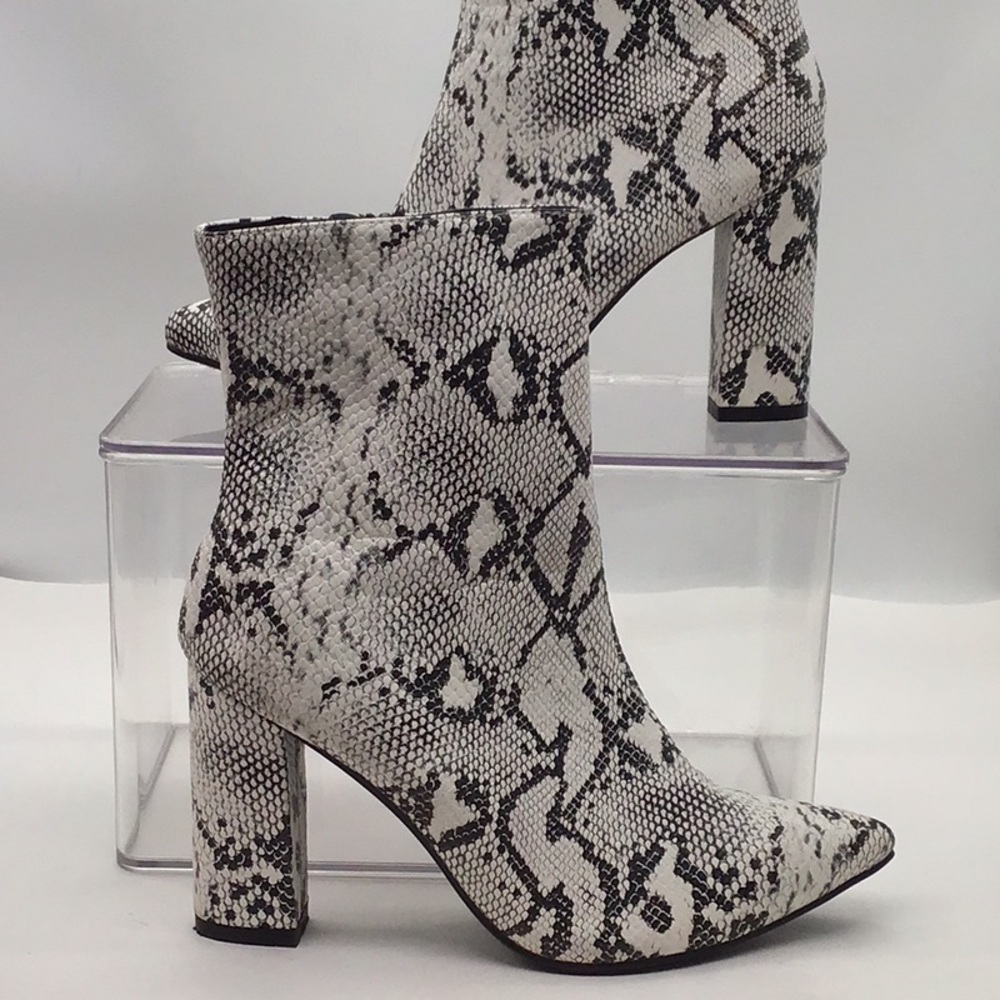 Black & White Faux Snake Skin Pointed Toe Block Heel Ankle Boot - Picture 2 of 9